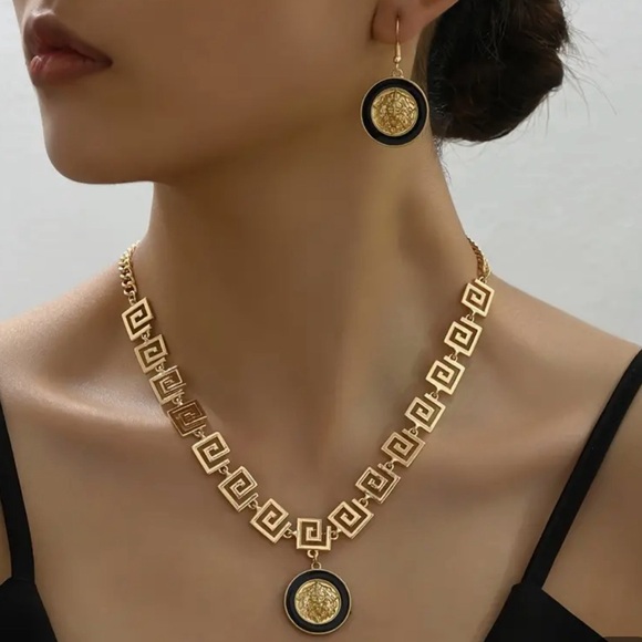 Elegant 18k Gold Plated Jewelry Set - Picture 5 of 5